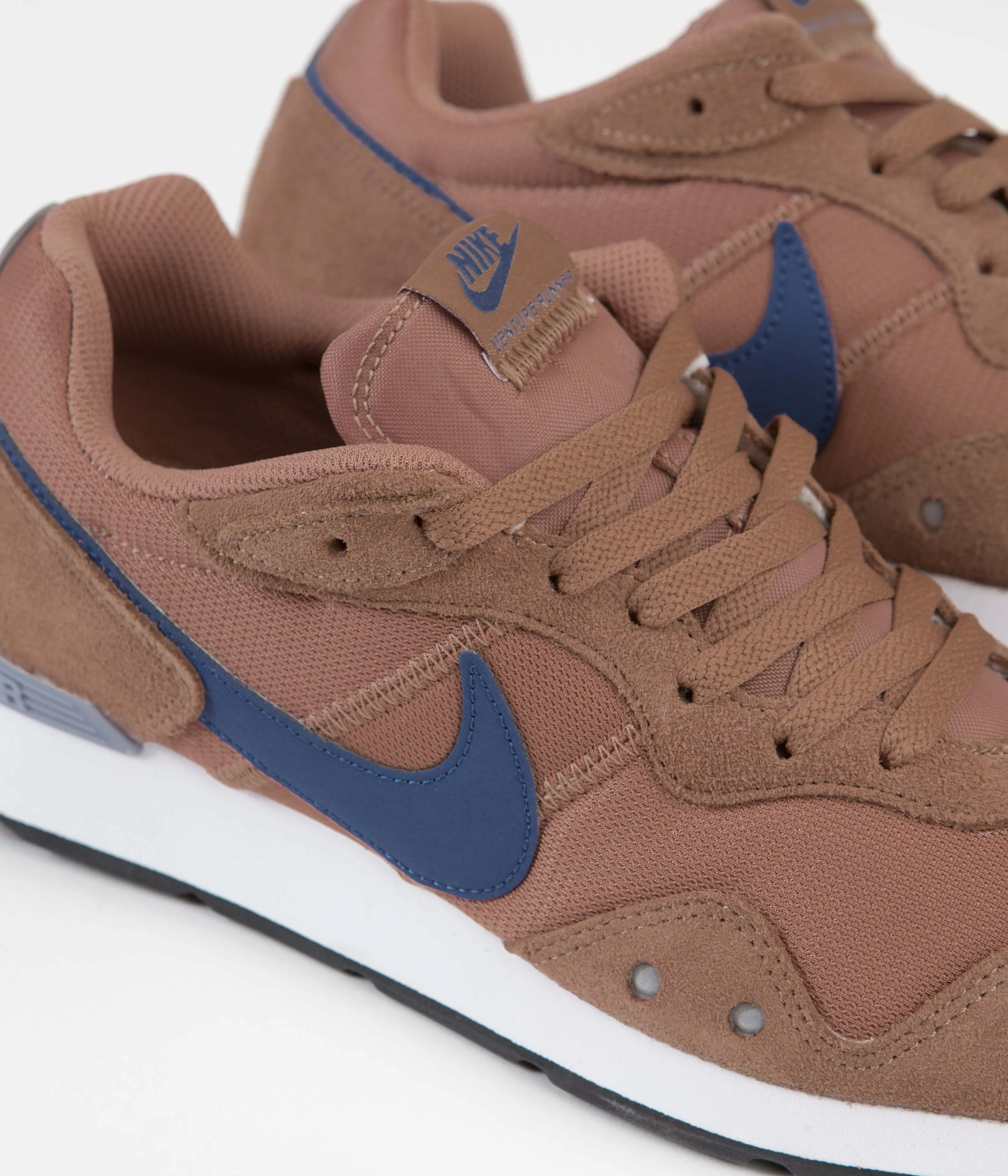 Nike Venture Runner Shoes - Mineral Clay / Mystic Navy - Archaeo Brown