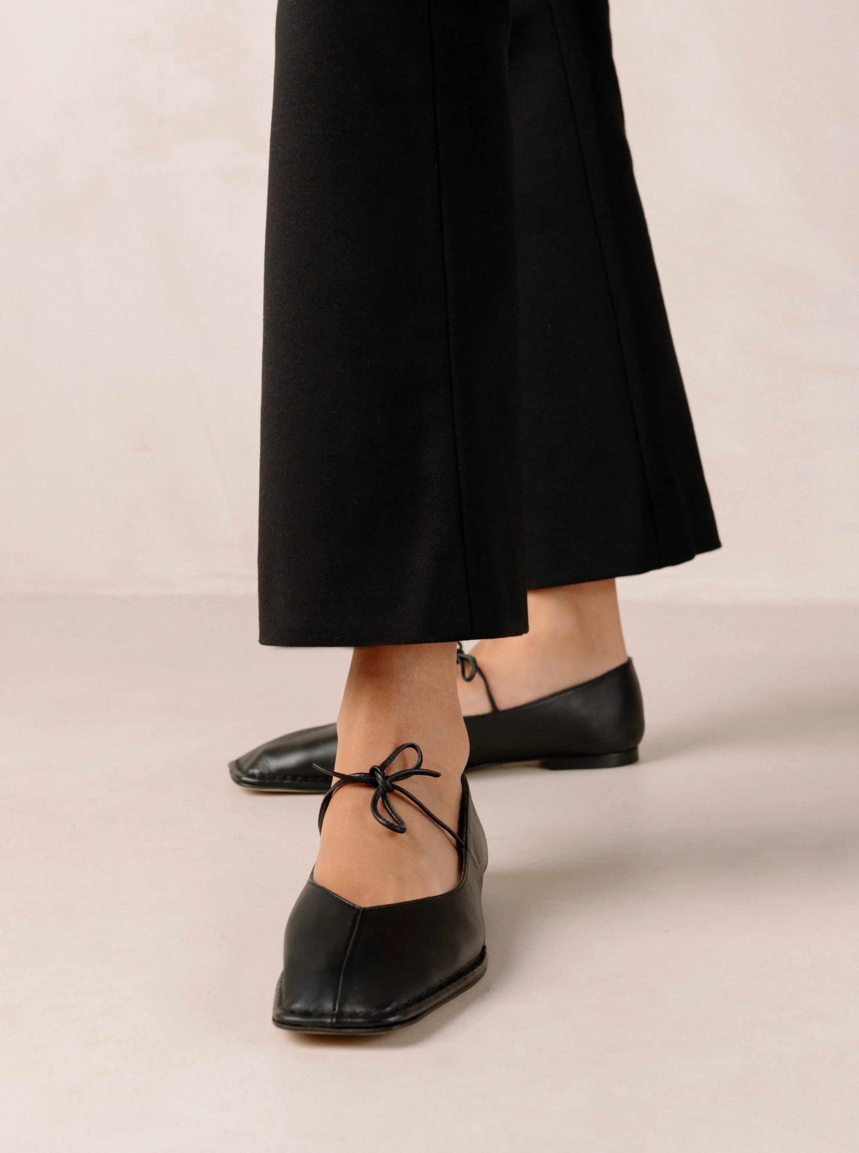 Sway Leather Flats - Black